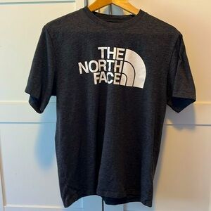🎉 BOGO! 2/$12!  The North Face Tee